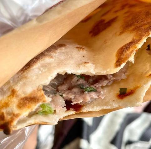 该店的经营范围涵盖了餐饮服务,外卖递送服务以及保健食品和食品的预